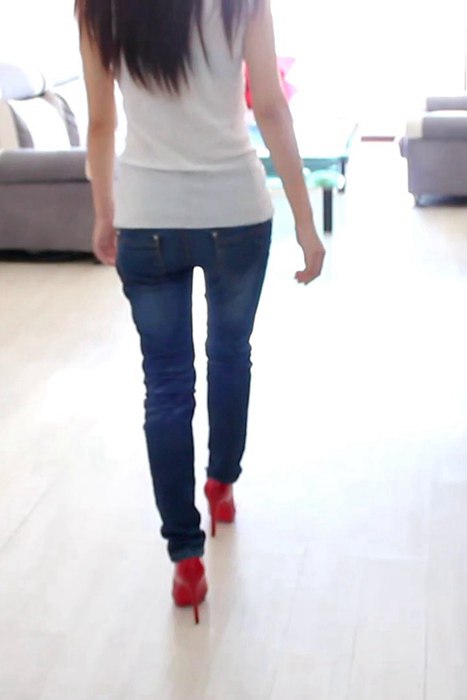 紧身牛仔红色高跟少妇[细高跟视频]ID0012 Isabella高跟鞋视频1.mp4