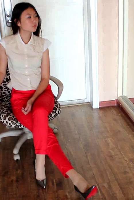 红色紧身裤高跟熟妇[细高跟视频]ID0130 Angela高跟鞋视频9.mp4